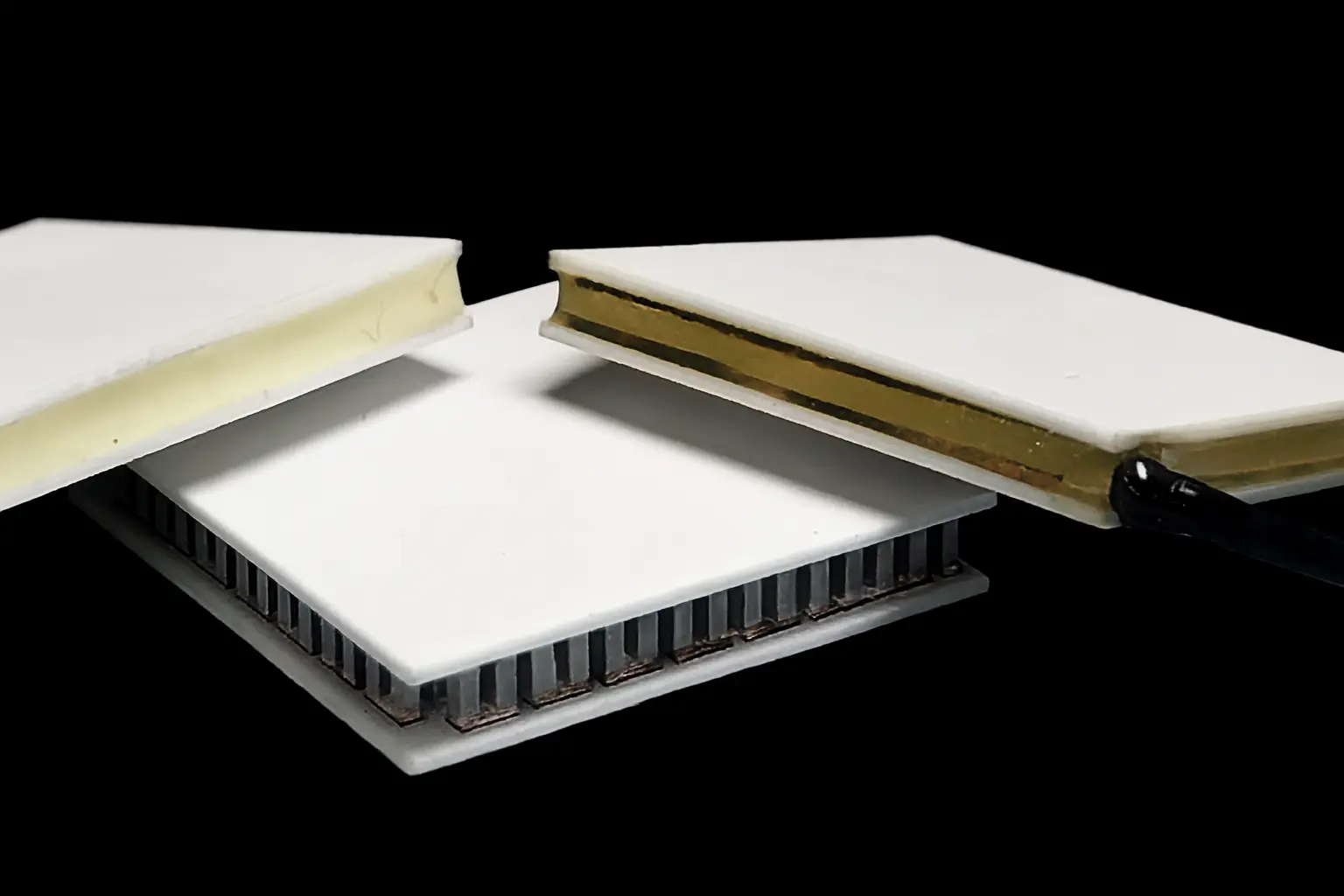 Однокаскадный термоэлектрический модуль с одним слоем термоэлектрических элементов